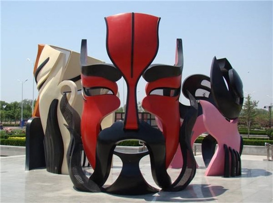 玻璃鋼雕塑的裝飾性和藝術(shù)性 玻璃鋼雕塑的裝飾性和藝術(shù)性